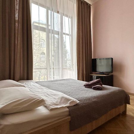 Romantic Apartments - Оn Valova Street リヴィウ エクステリア 写真