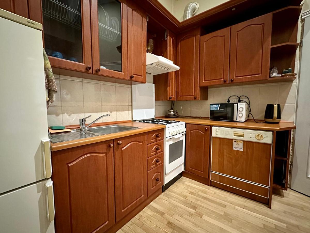 Romantic Apartments - Оn Valova Street リヴィウ エクステリア 写真