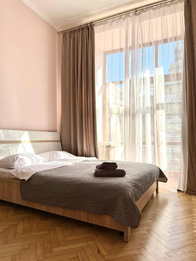 Romantic Apartments - Оn Valova Street リヴィウ エクステリア 写真