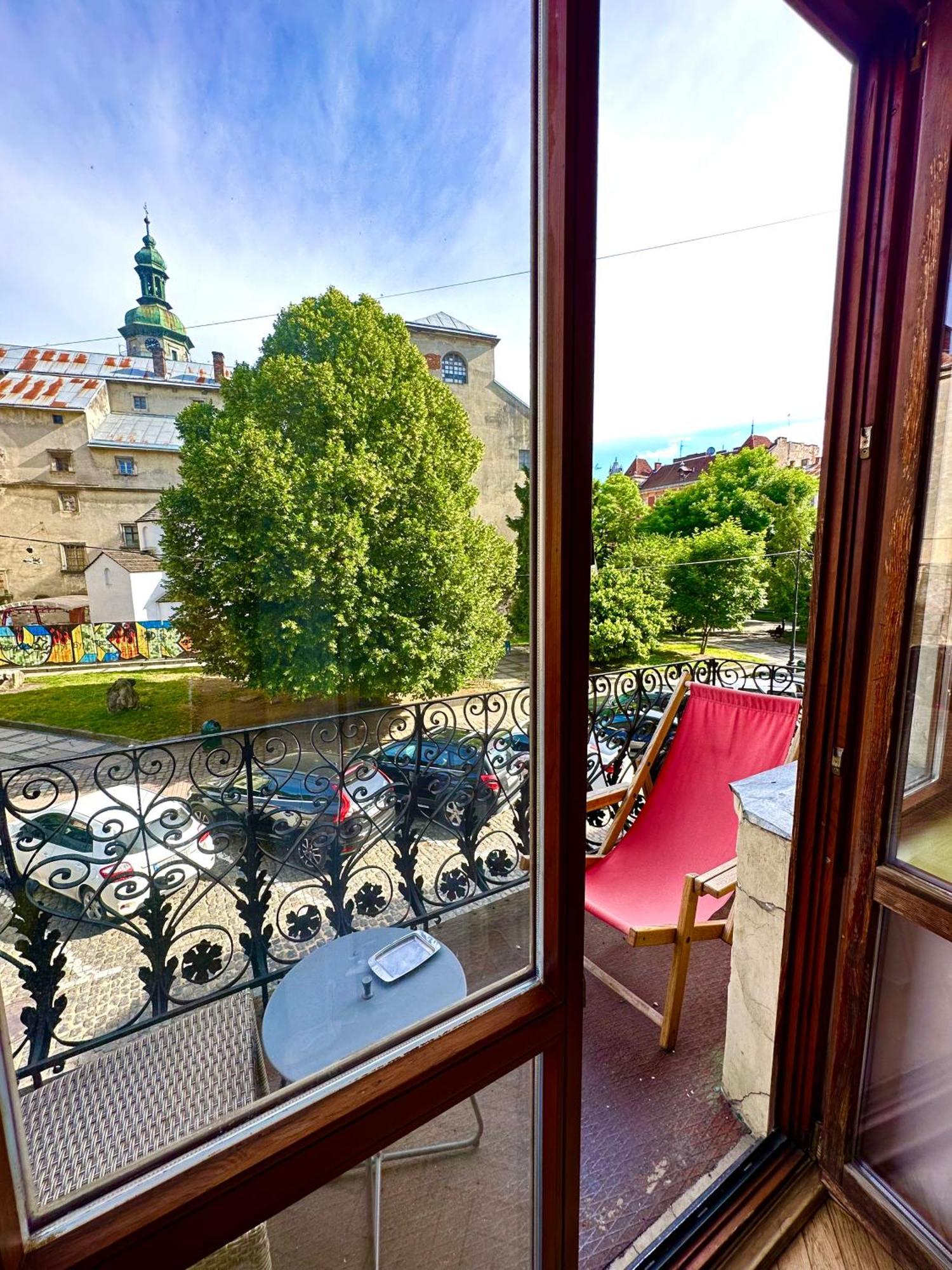 Romantic Apartments - Оn Valova Street リヴィウ エクステリア 写真