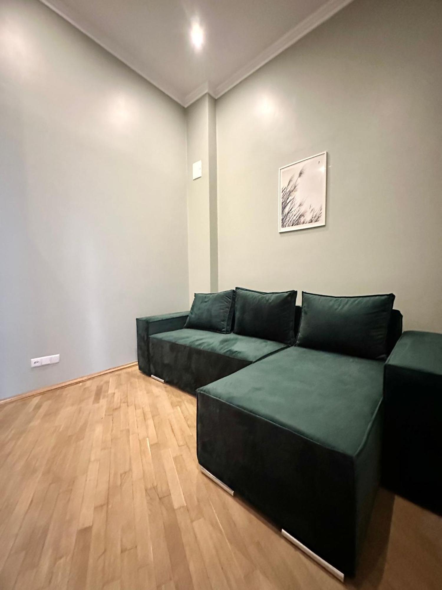 Romantic Apartments - Оn Valova Street リヴィウ エクステリア 写真