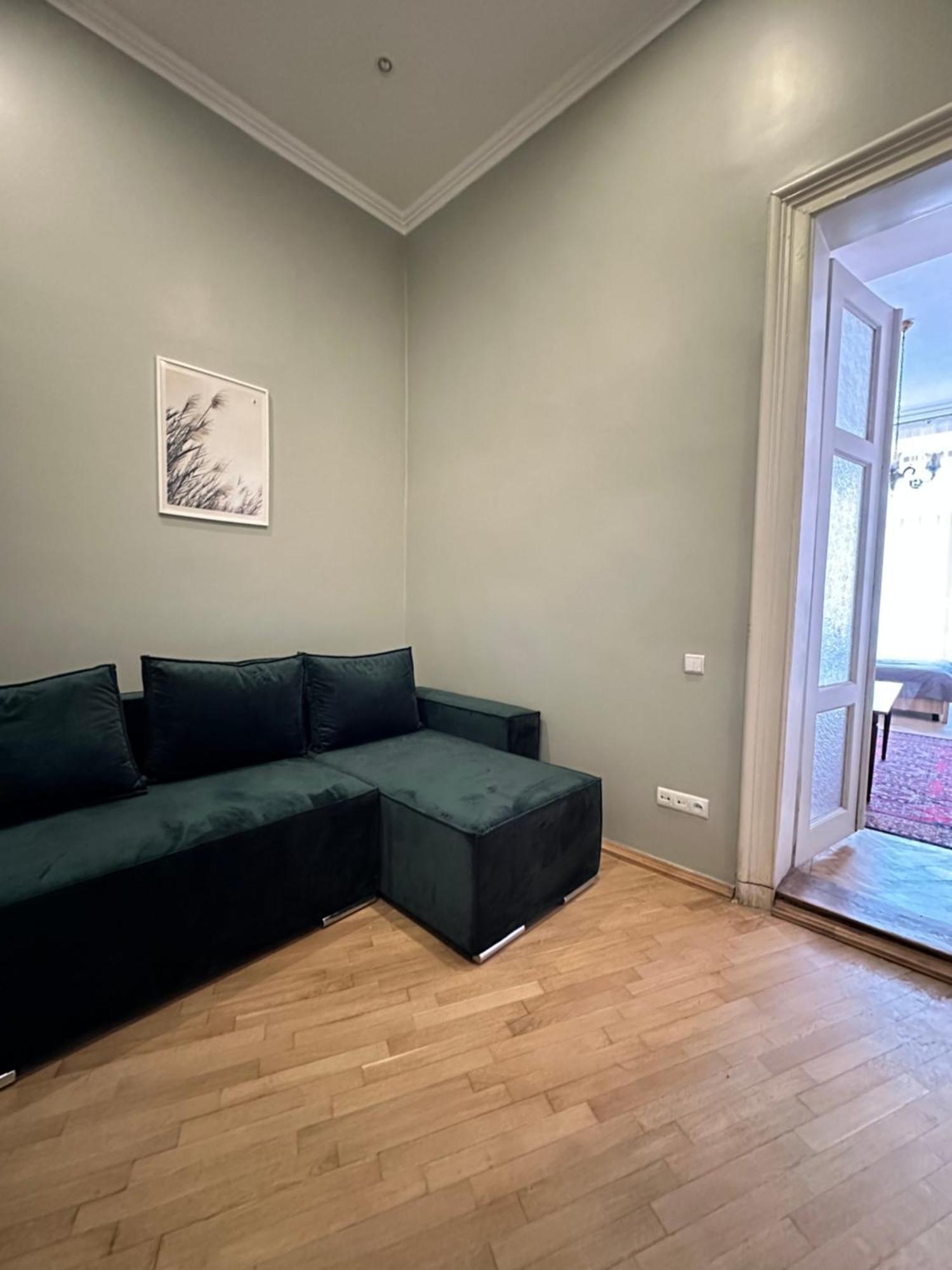 Romantic Apartments - Оn Valova Street リヴィウ エクステリア 写真