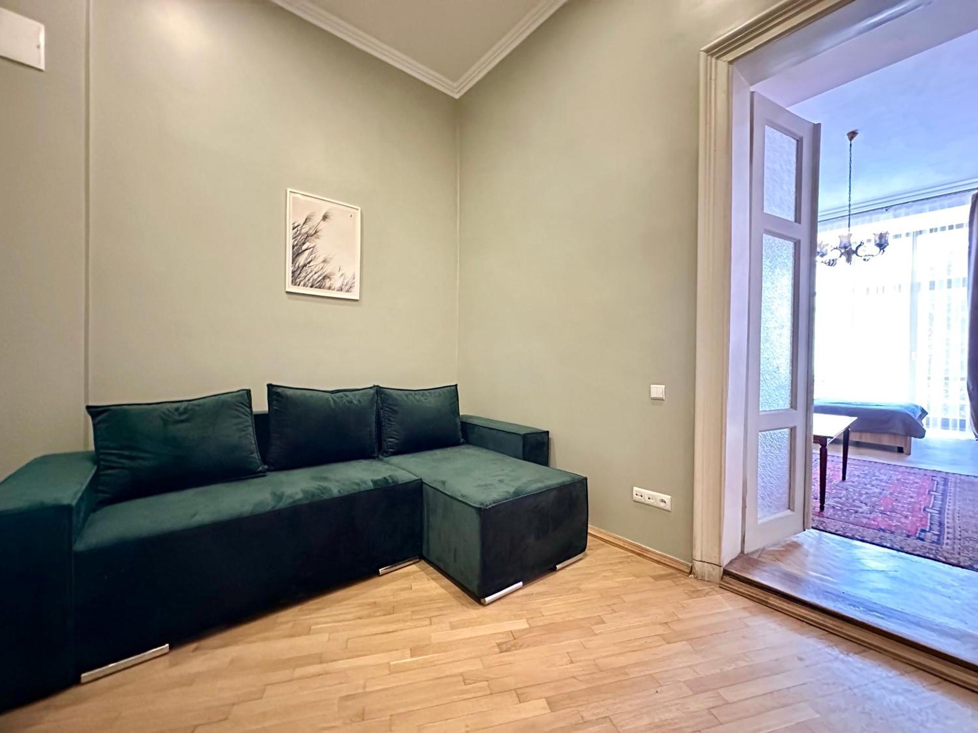 Romantic Apartments - Оn Valova Street リヴィウ エクステリア 写真