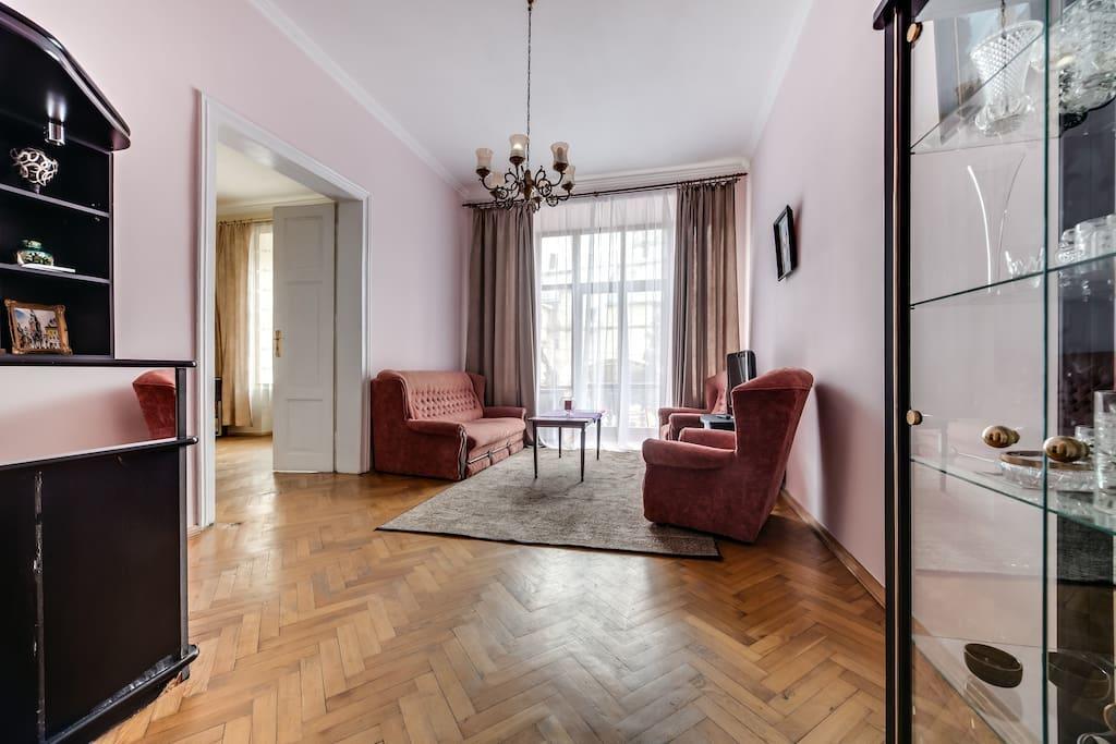 Romantic Apartments - Оn Valova Street リヴィウ エクステリア 写真