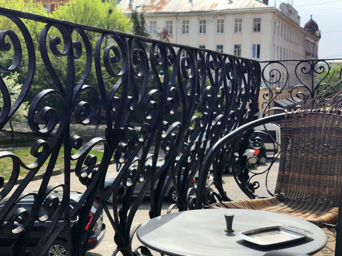 Romantic Apartments - Оn Valova Street リヴィウ エクステリア 写真