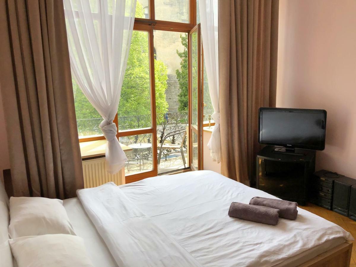 Romantic Apartments - Оn Valova Street リヴィウ エクステリア 写真